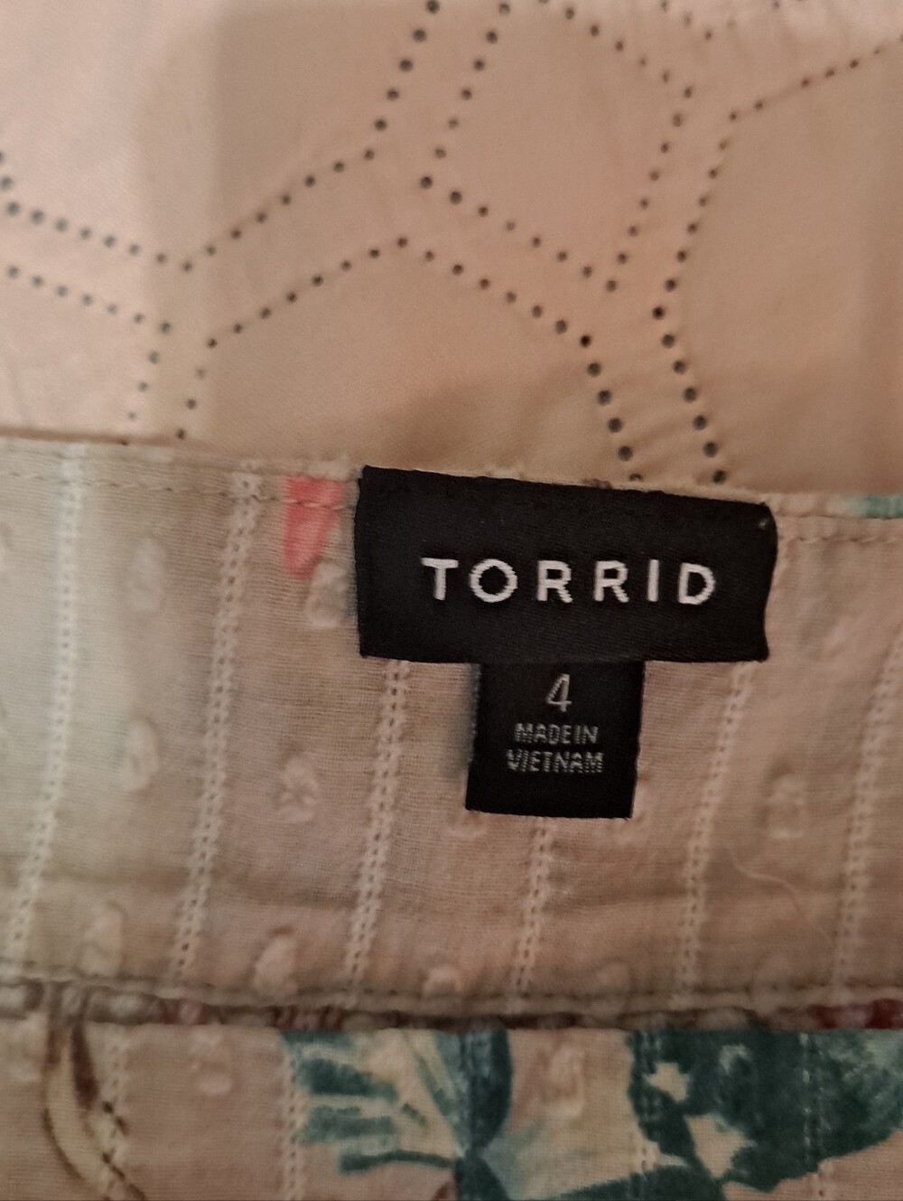 Torrid Floral Square-Neck Camisole in Light Gray with Pink & Teal Flowers Size 4 - Picture 4 of 7